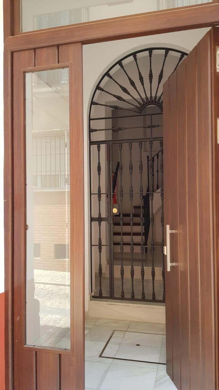 Apartamento San Bernardo - Kainga Homes Севиля Екстериор снимка